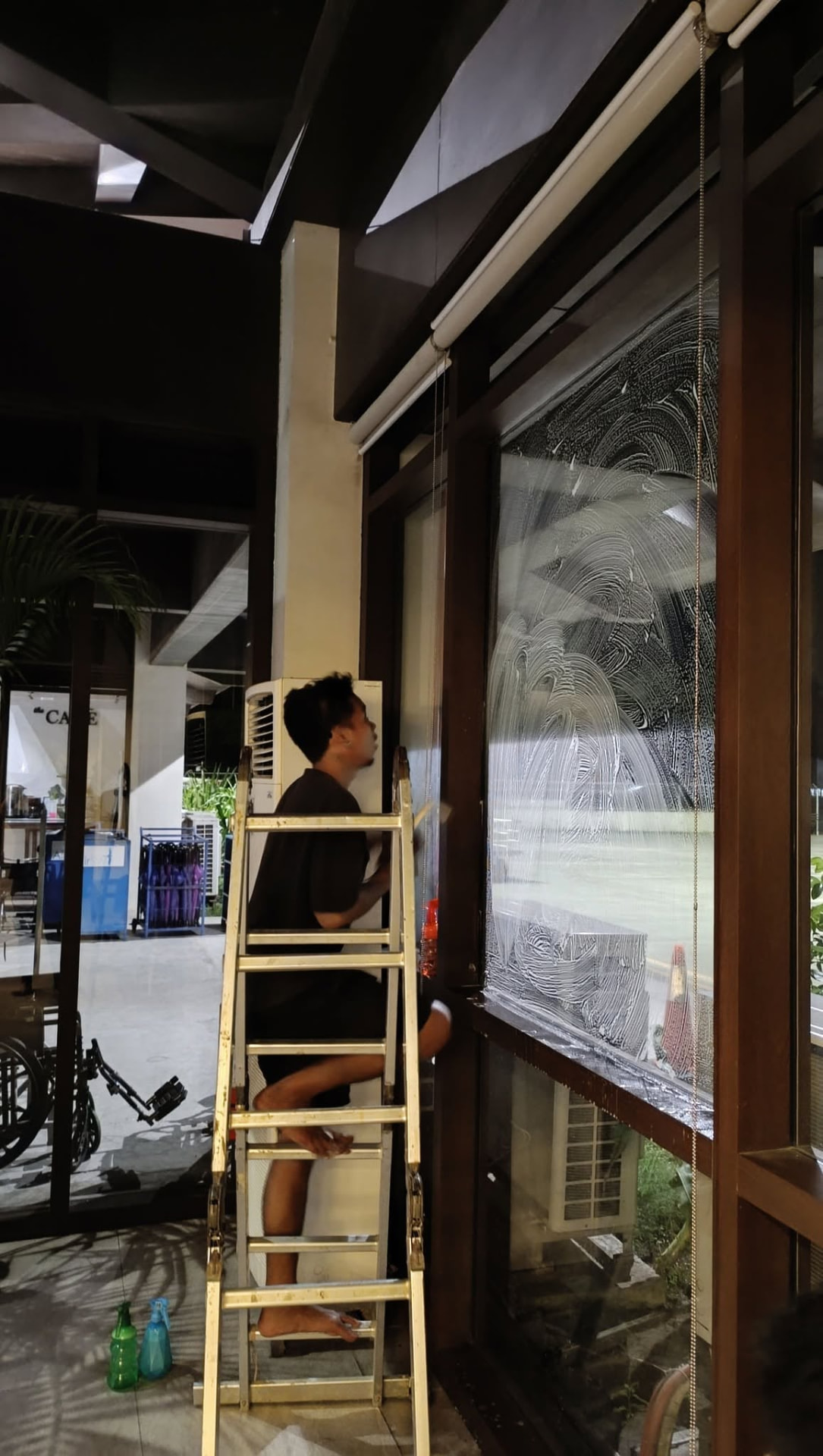 Storefront Glass Finishing