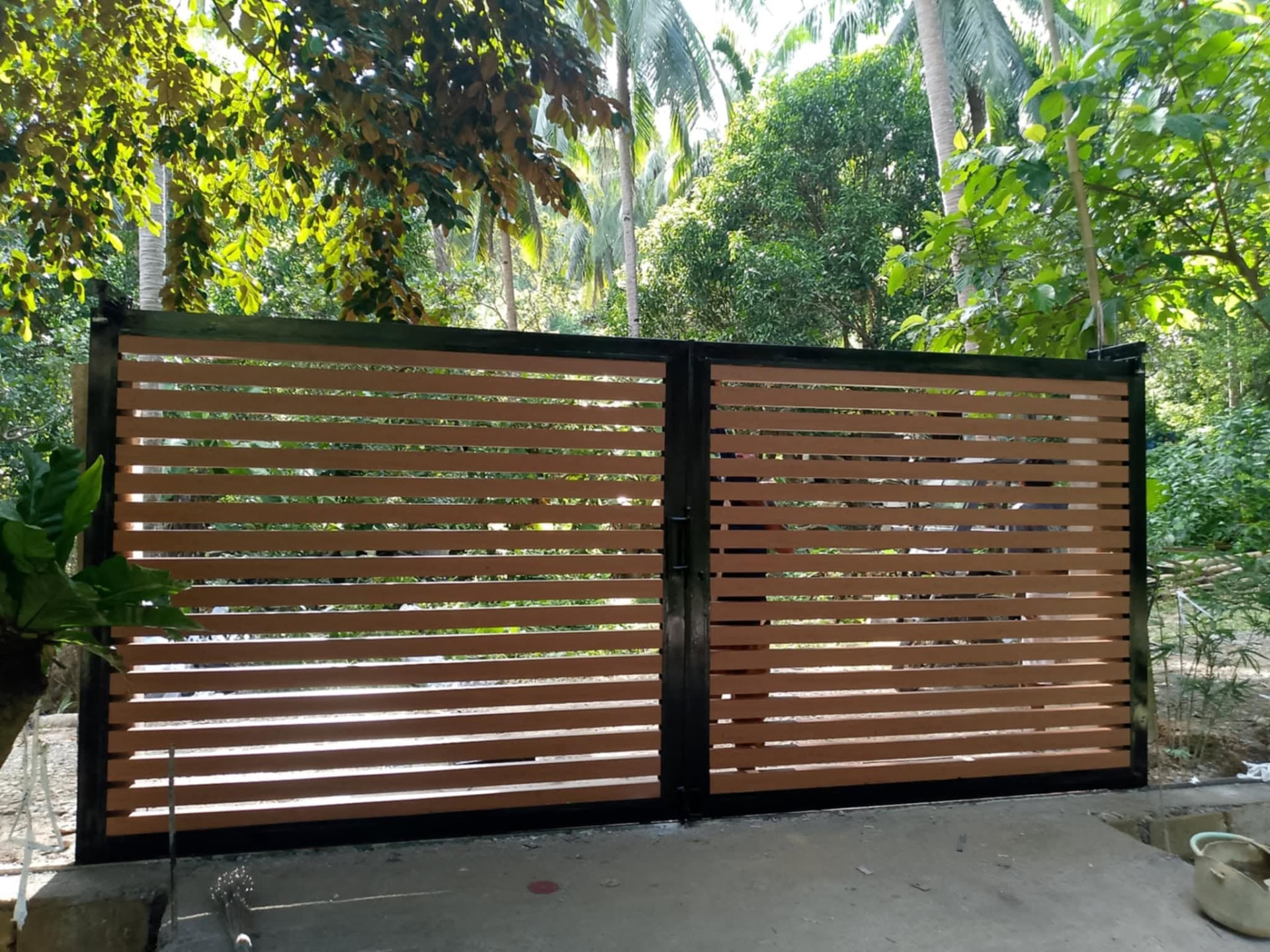 Wood-Finish Slat Gate